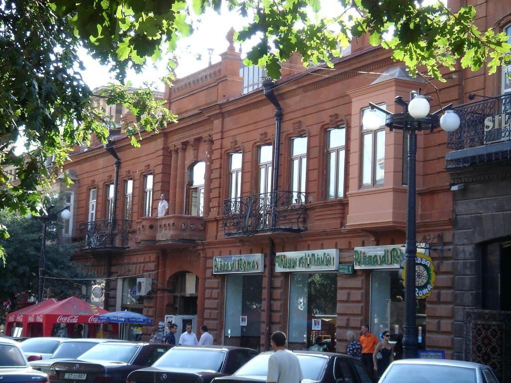 Downtown Inn Ереван Экстерьер фото